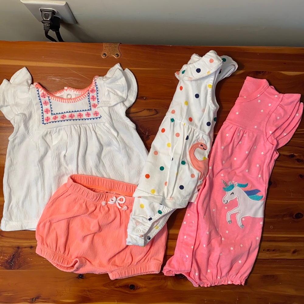 Girls 9Months Carter’s Bundle of 3 - Picture 1 of 9